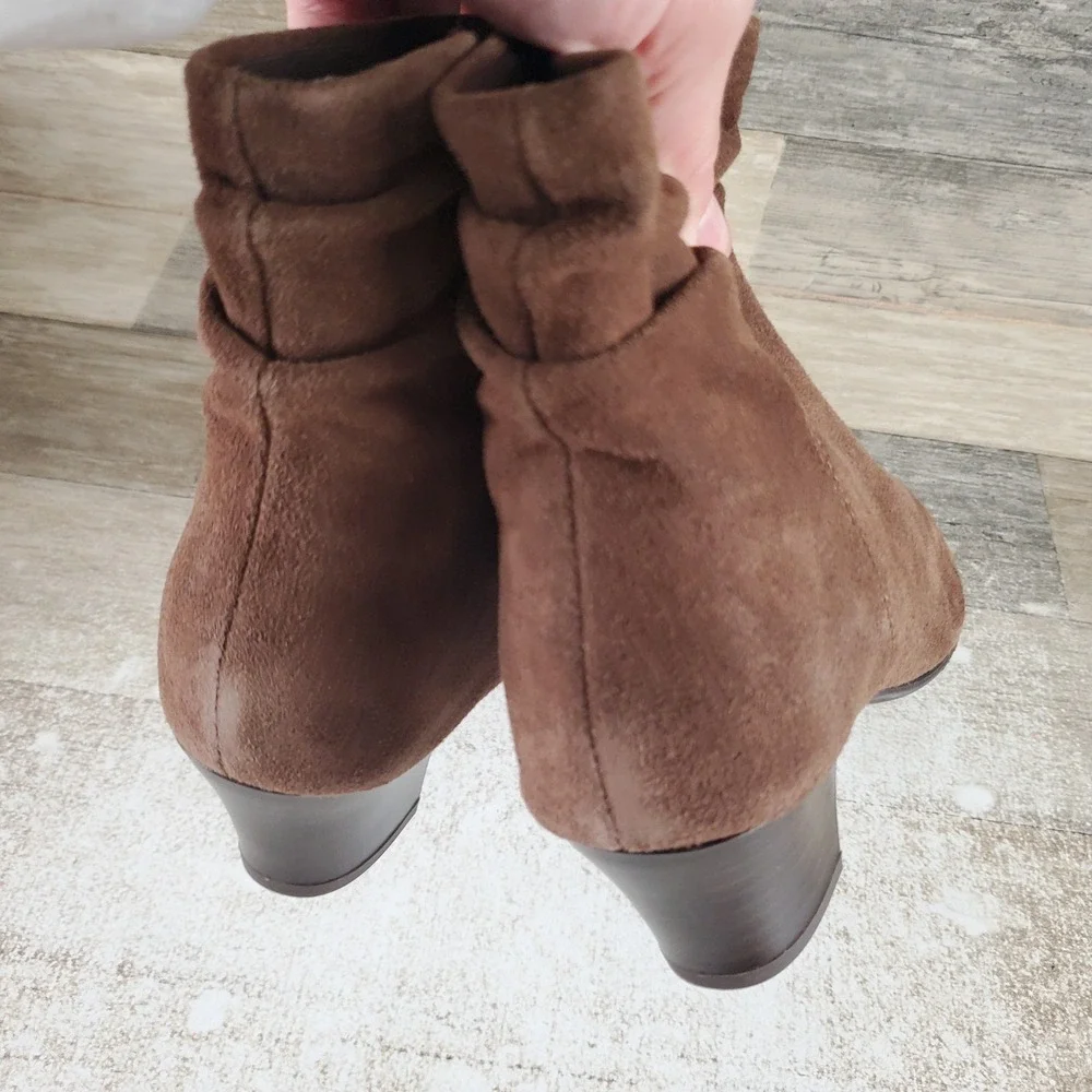 Clarks Teresa Skip Womens Ankle Booties Sz 6.5 W Beige Pointed Toe Block Heel